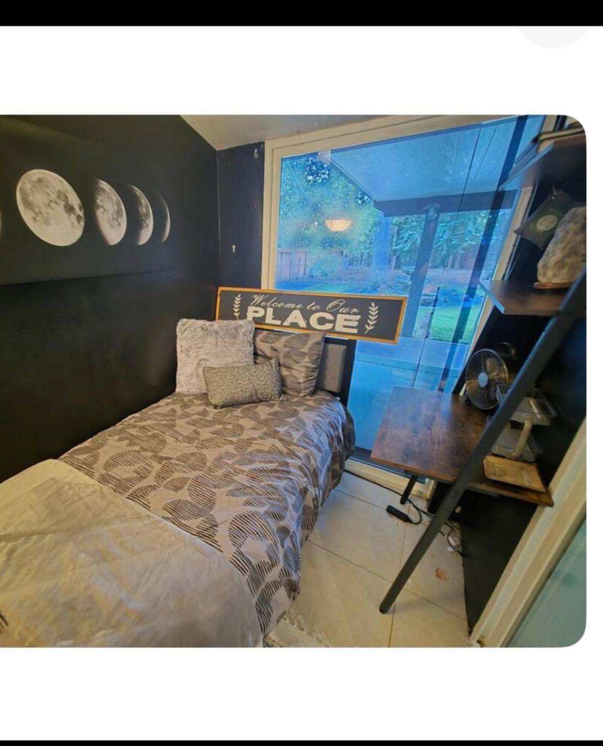 Charming Relaxed Staying *